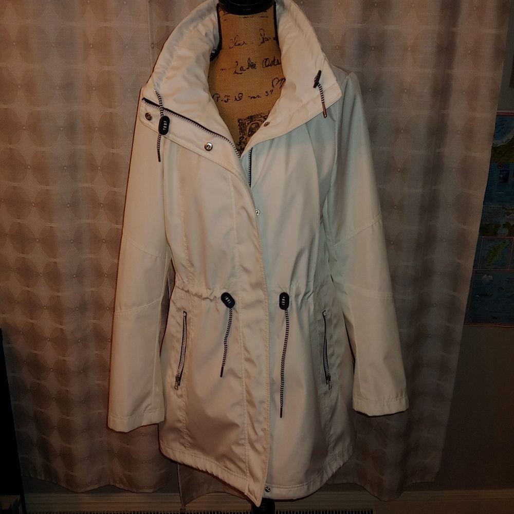Lightweight windbreaker